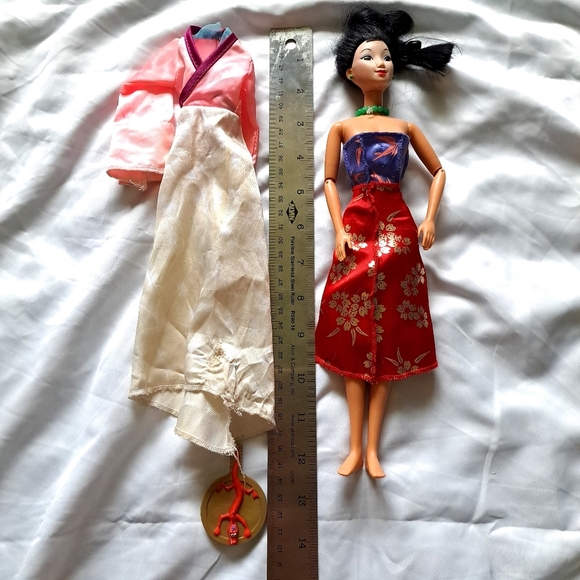 Disney | Mulan barbie doll with clothes & accessorie 1993 Mattel *Damaged* - Picture 16 of 16